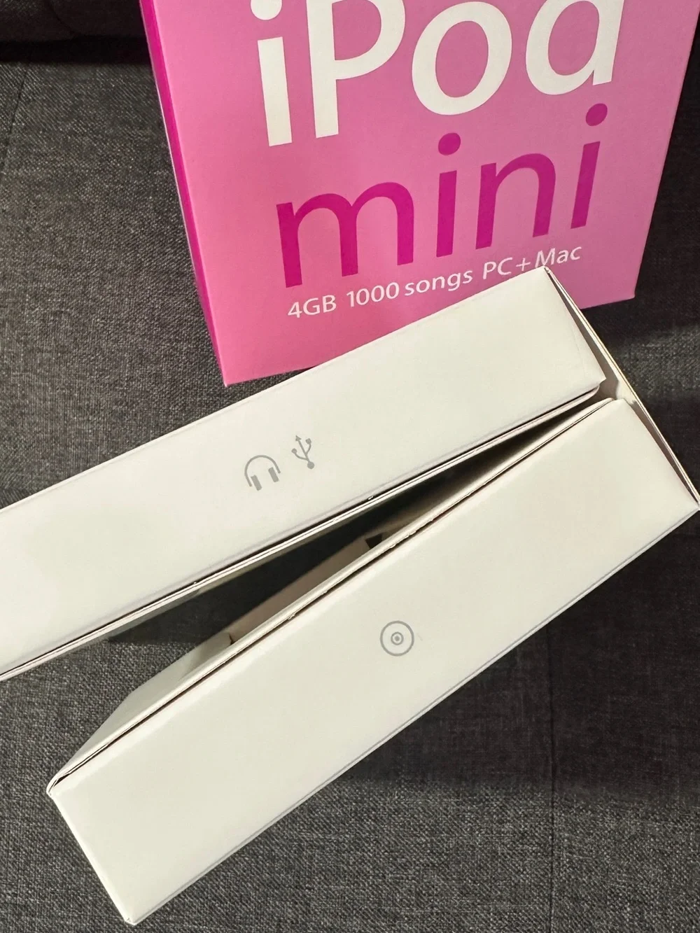 Original Apple iPod mini Pink 4gb box with inserts, cd, manual, stickers